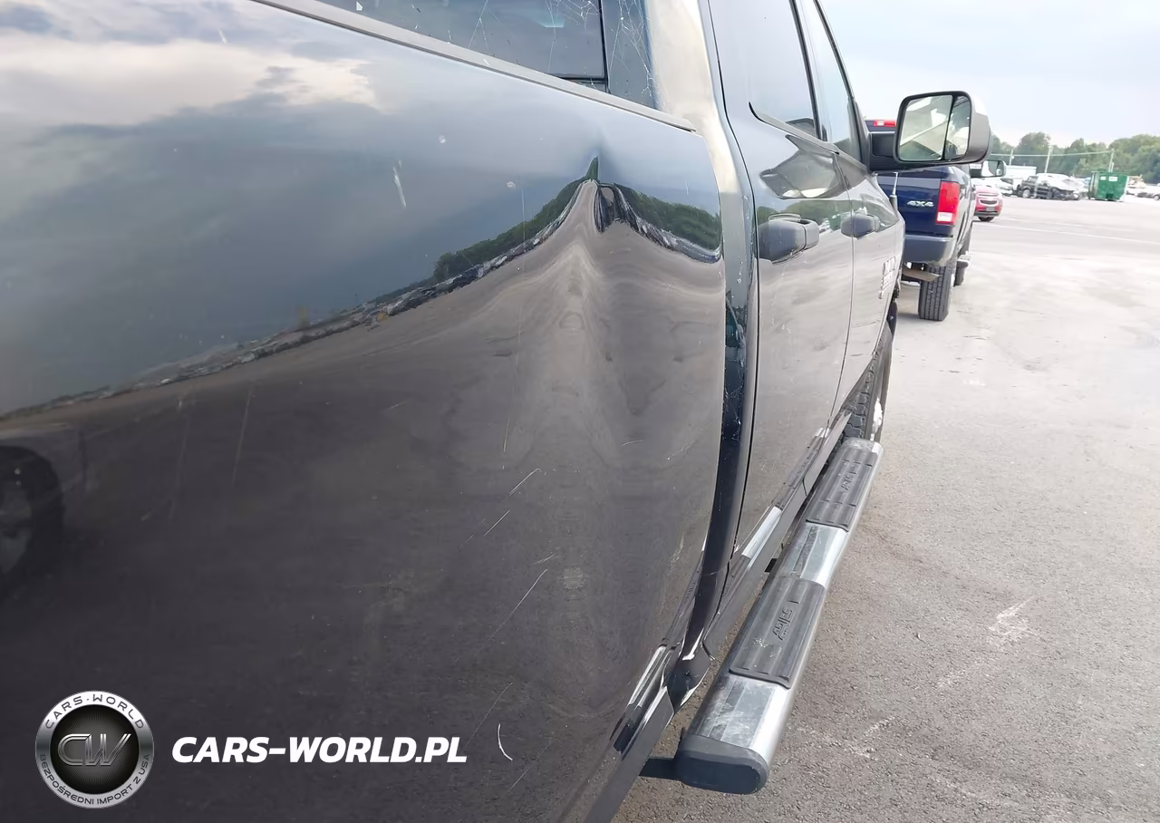 2018 Ram 3500 Tradesman 4X4 8' Box VIN:3C63R3GT9JG334620 - 12