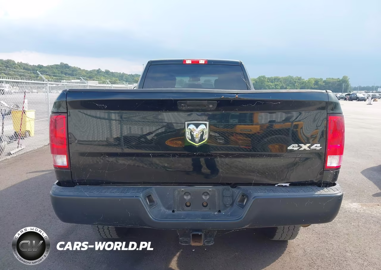 2018 Ram 3500 Tradesman 4X4 8' Box VIN:3C63R3GT9JG334620 - 18