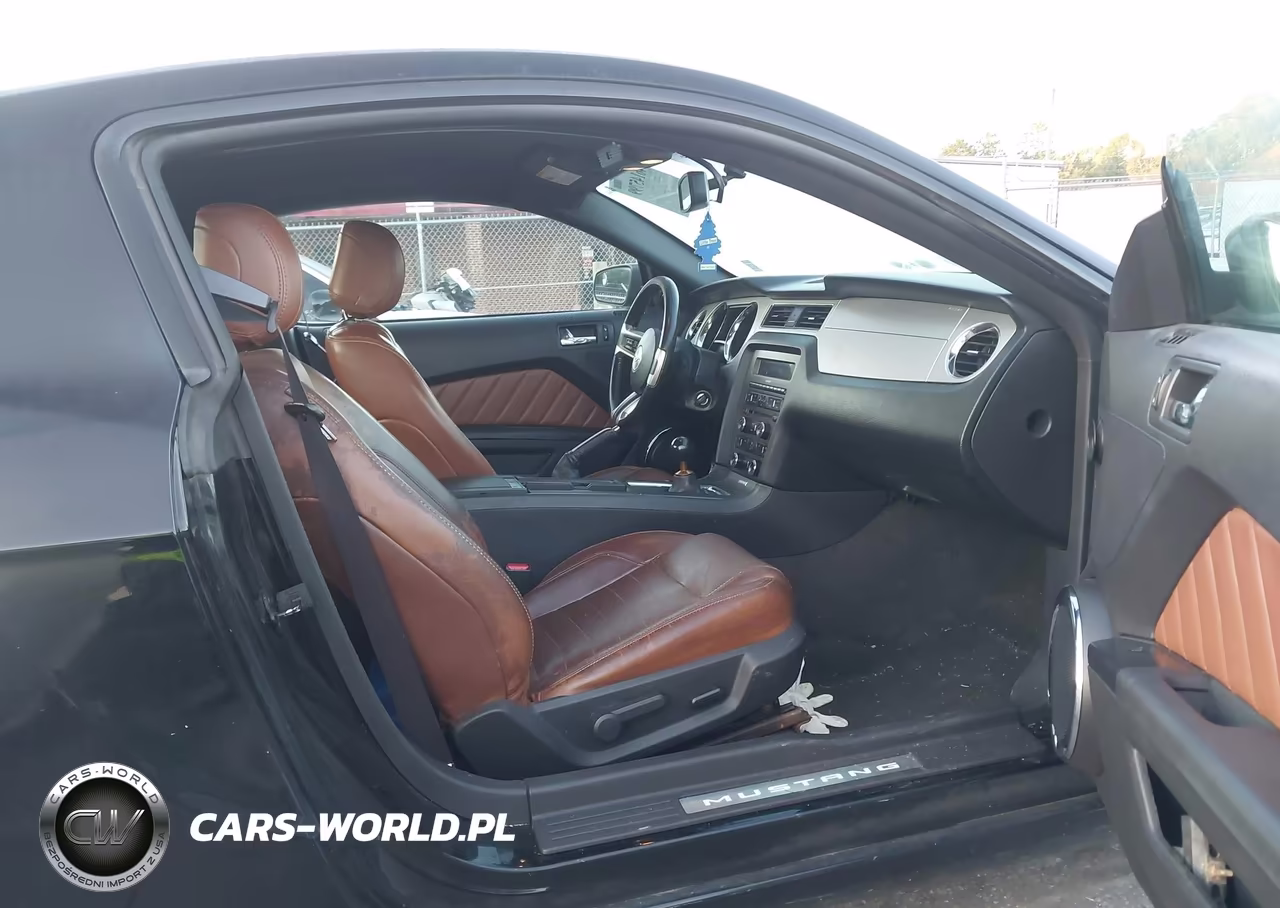 2014 Ford Mustang V6 Premium VIN:1ZVBP8AM1E5260631 - 5