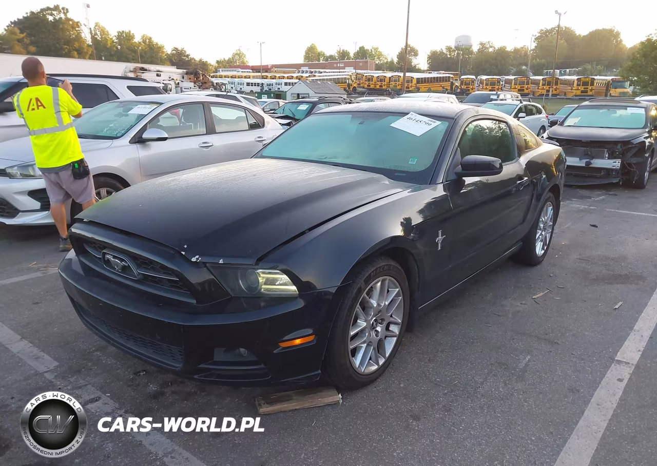 2014 Ford Mustang V6 Premium VIN:1ZVBP8AM1E5260631 - 6