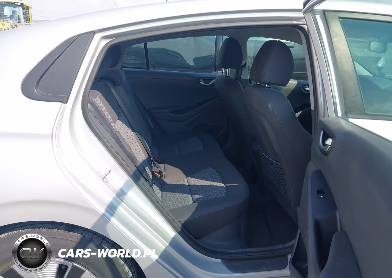 2019 Hyundai Ioniq Hybrid Blue VIN:KMHC65LC0KU158831 - 8