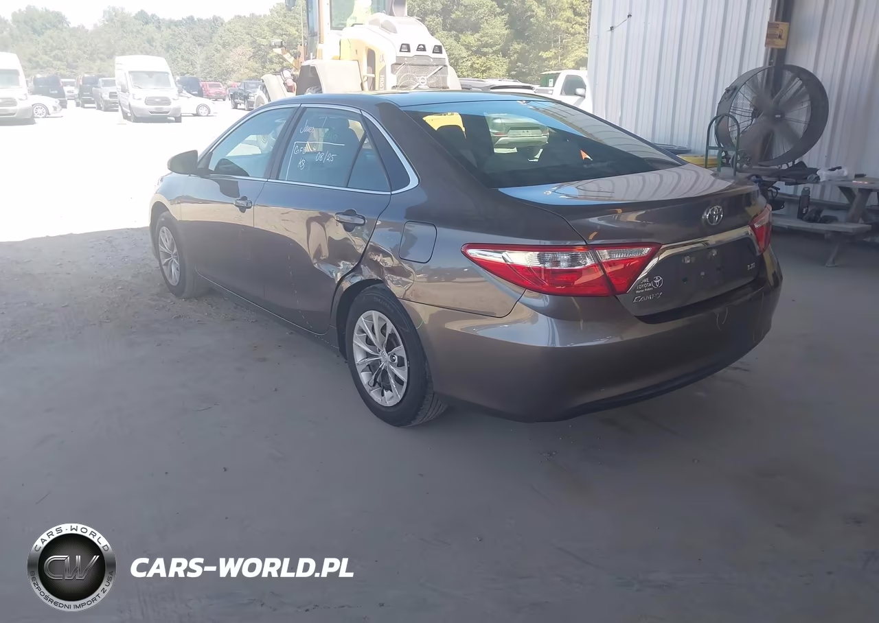 2016 Toyota Camry Le VIN:4T1BF1FK8GU247612 - 3