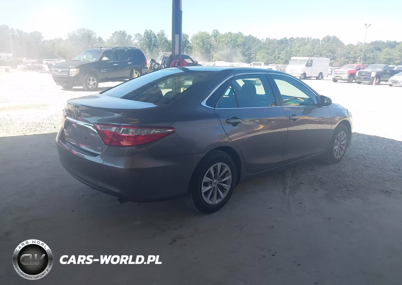 2016 Toyota Camry Le VIN:4T1BF1FK8GU247612 - 4