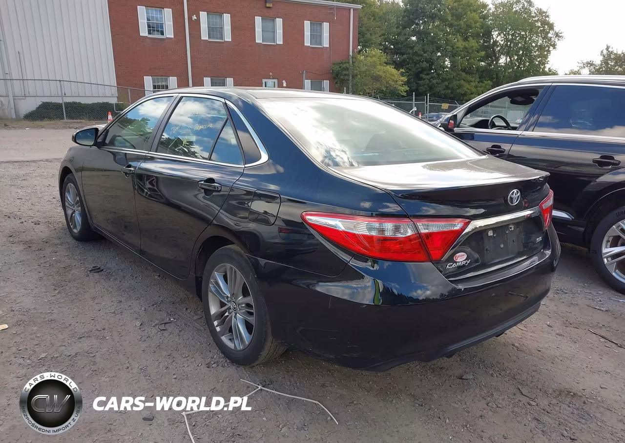 2015 Toyota Camry Se VIN:4T1BF1FKXFU100304 - 3