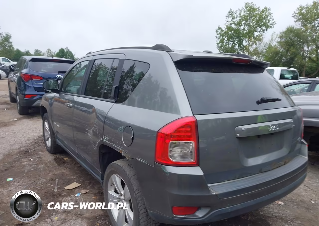 2012 Jeep Compass Latitude VIN:1C4NJCEB5CD685334 - 3