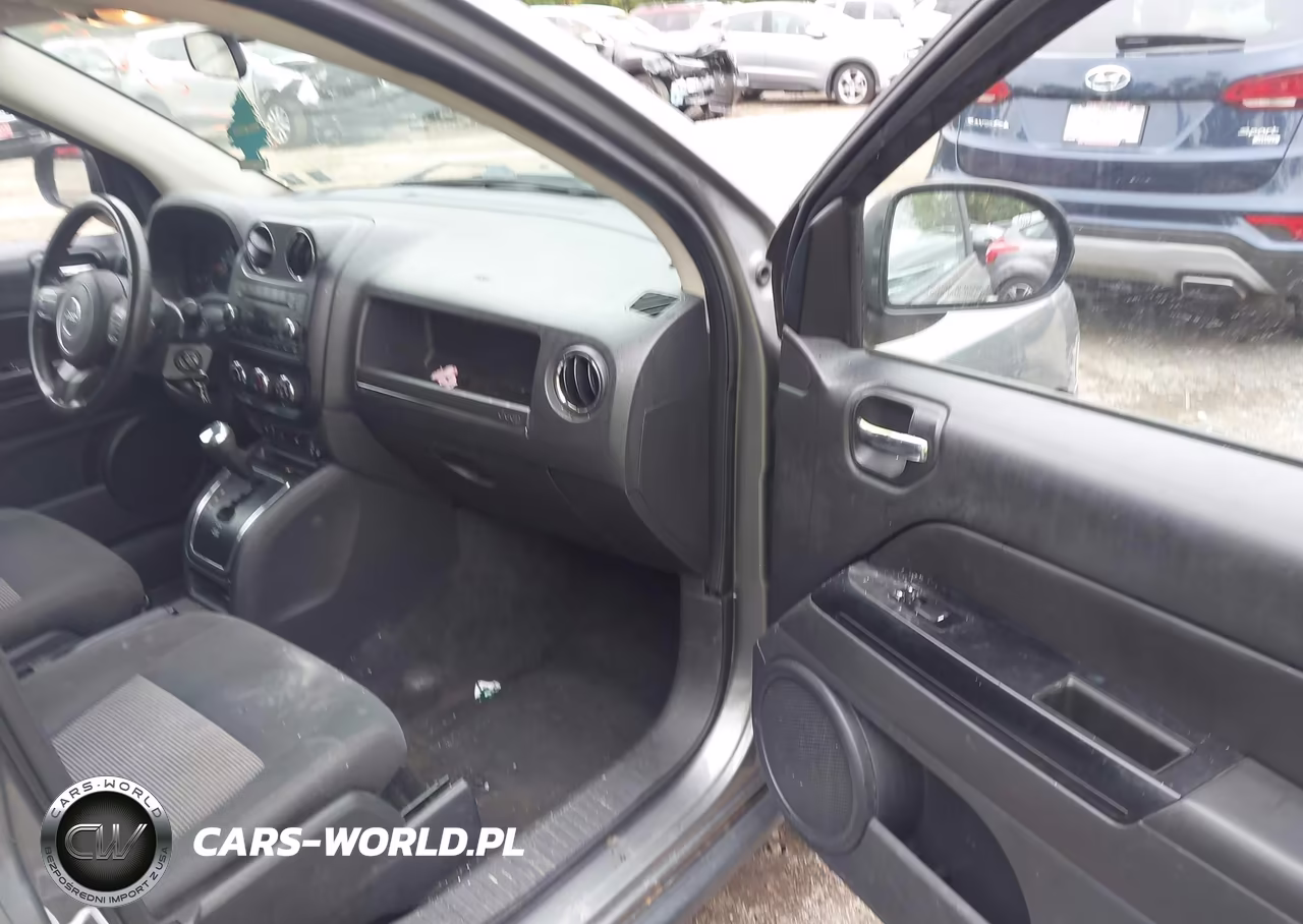 2012 Jeep Compass Latitude VIN:1C4NJCEB5CD685334 - 5