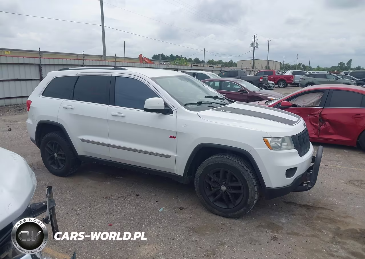 2013 Jeep Grand Cherokee Laredo VIN:1C4RJFAT9DC511288 - 13