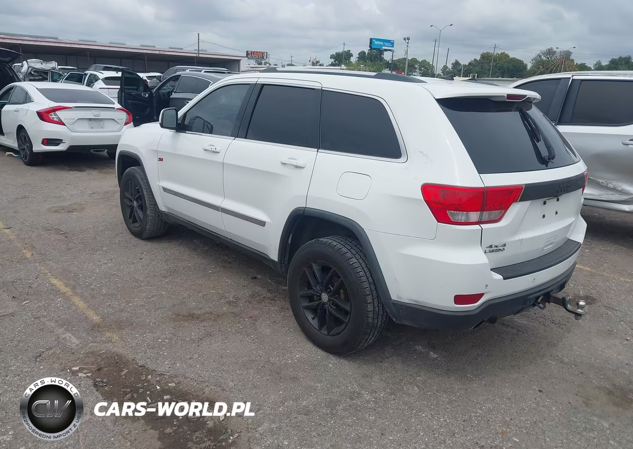 2013 Jeep Grand Cherokee Laredo VIN:1C4RJFAT9DC511288 - 3