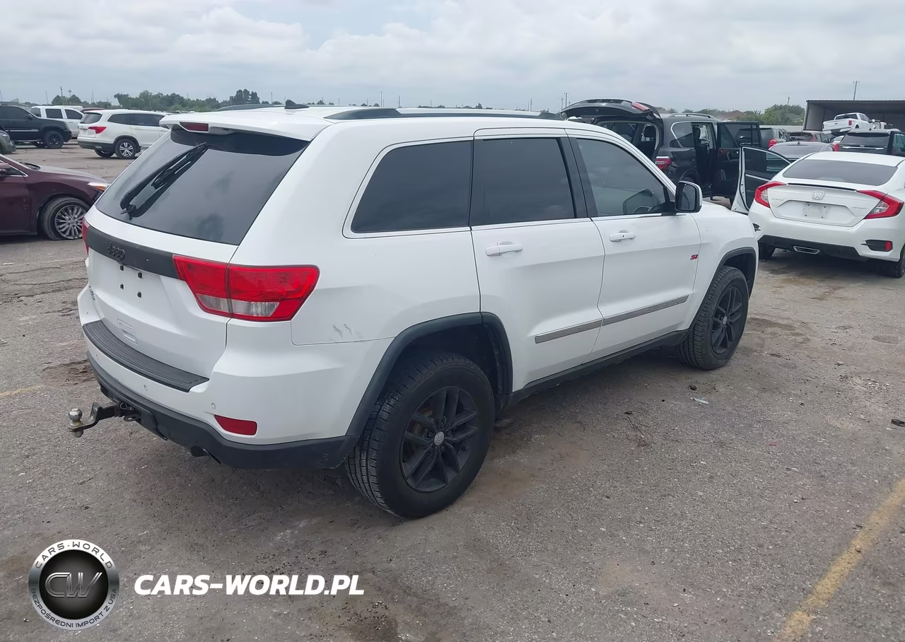 2013 Jeep Grand Cherokee Laredo VIN:1C4RJFAT9DC511288 - 4
