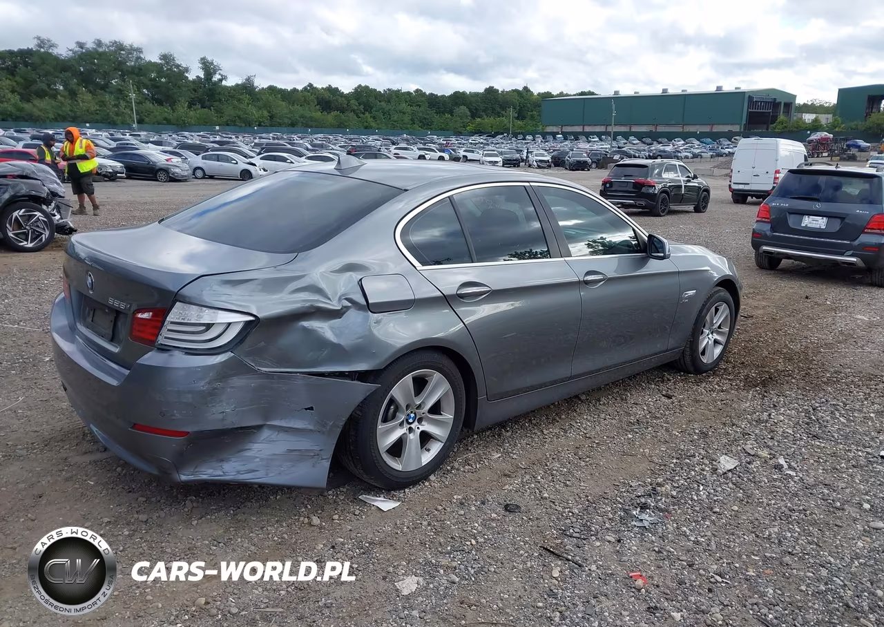 2012 BMW 528I xDrive VIN:WBAXH5C50CDW05075 - 4