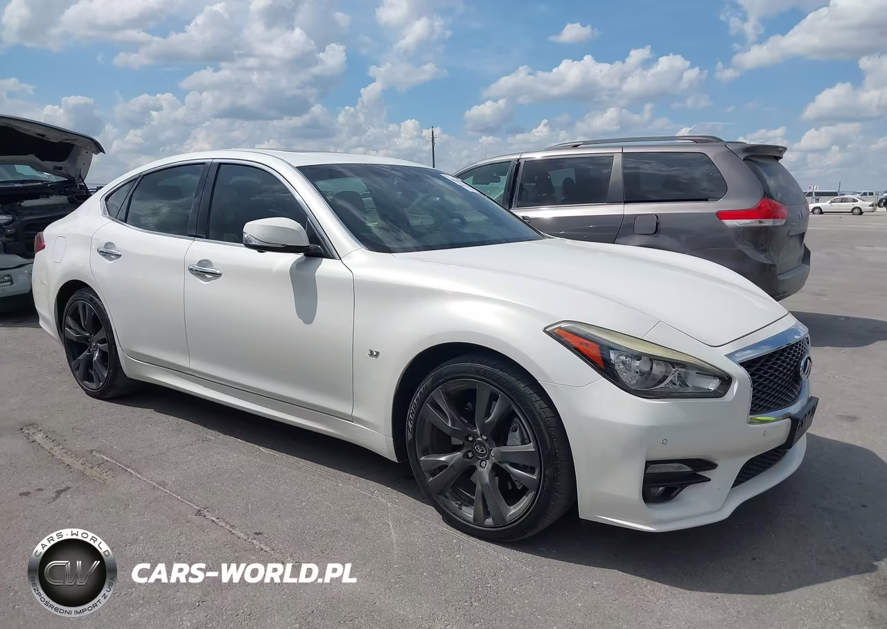 2015 Infiniti Q70 3.7