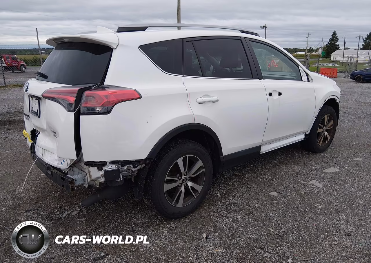 2018 Toyota Rav4 Xle VIN:2T3RFREVXJW838919 - 4