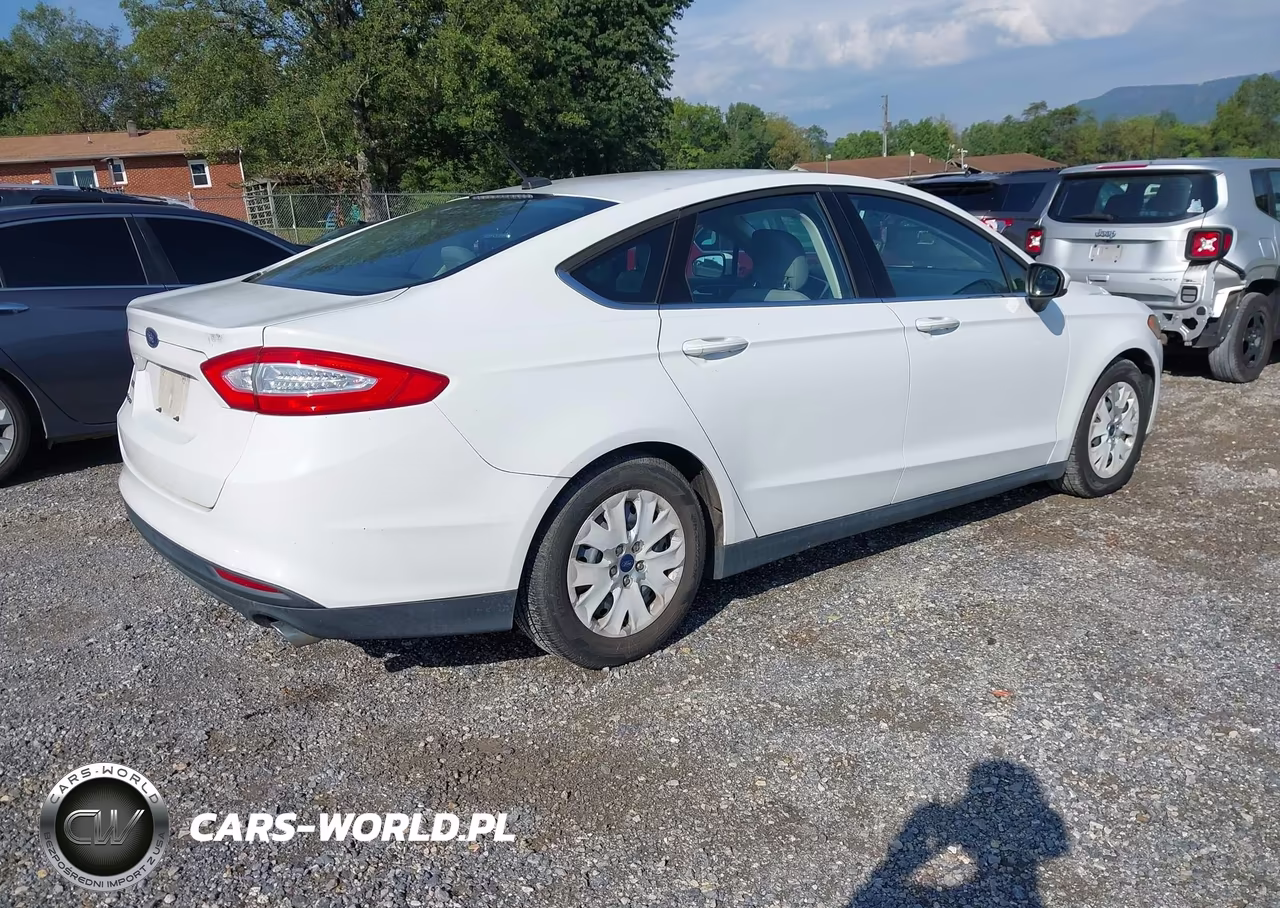 2014 Ford Fusion S VIN:3FA6P0G73ER109249 - 4