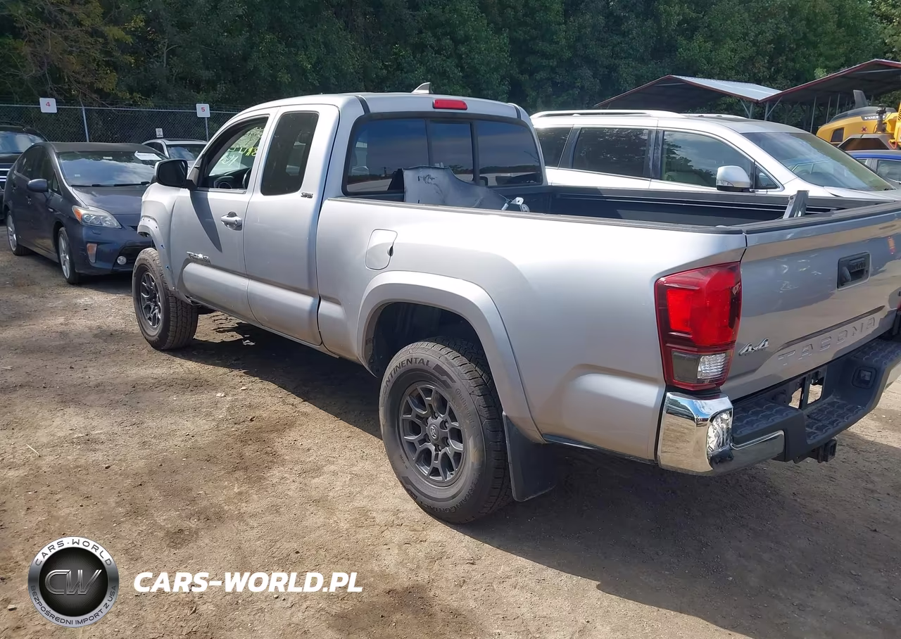 2018 Toyota Tacoma Sr5 V6 VIN:5TFSZ5AN5JX136364 - 3