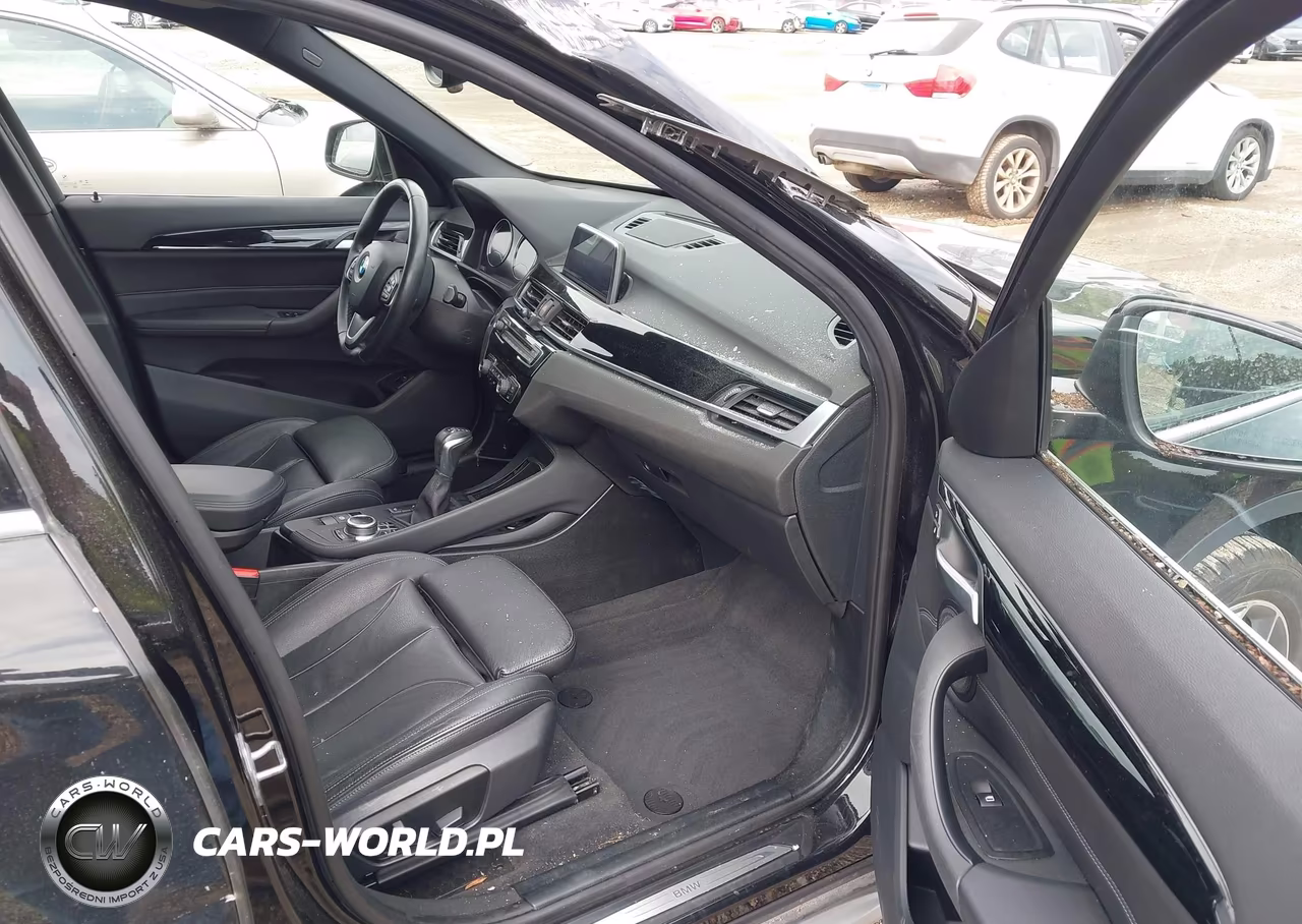 2018 BMW X1 xDrive28I VIN:WBXHT3C32J5L29887 - 5