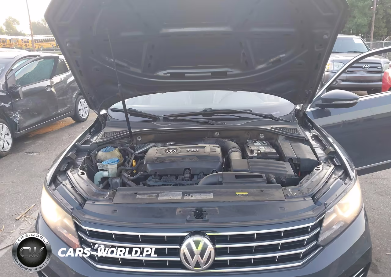 2017 Volkswagen Passat 1.8T R-Line VIN:1VWDT7A39HC074423 - 10