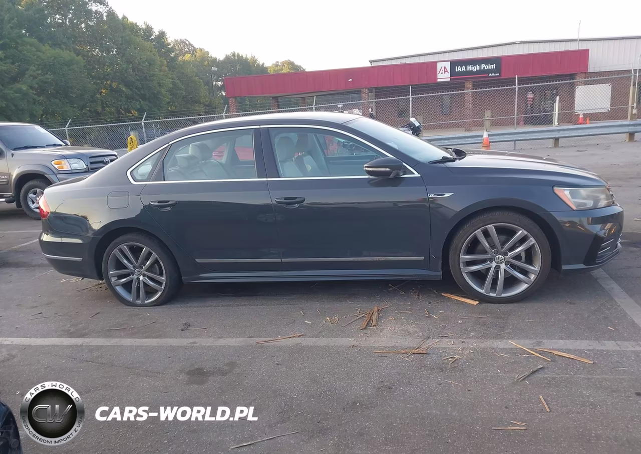 2017 Volkswagen Passat 1.8T R-Line VIN:1VWDT7A39HC074423 - 13