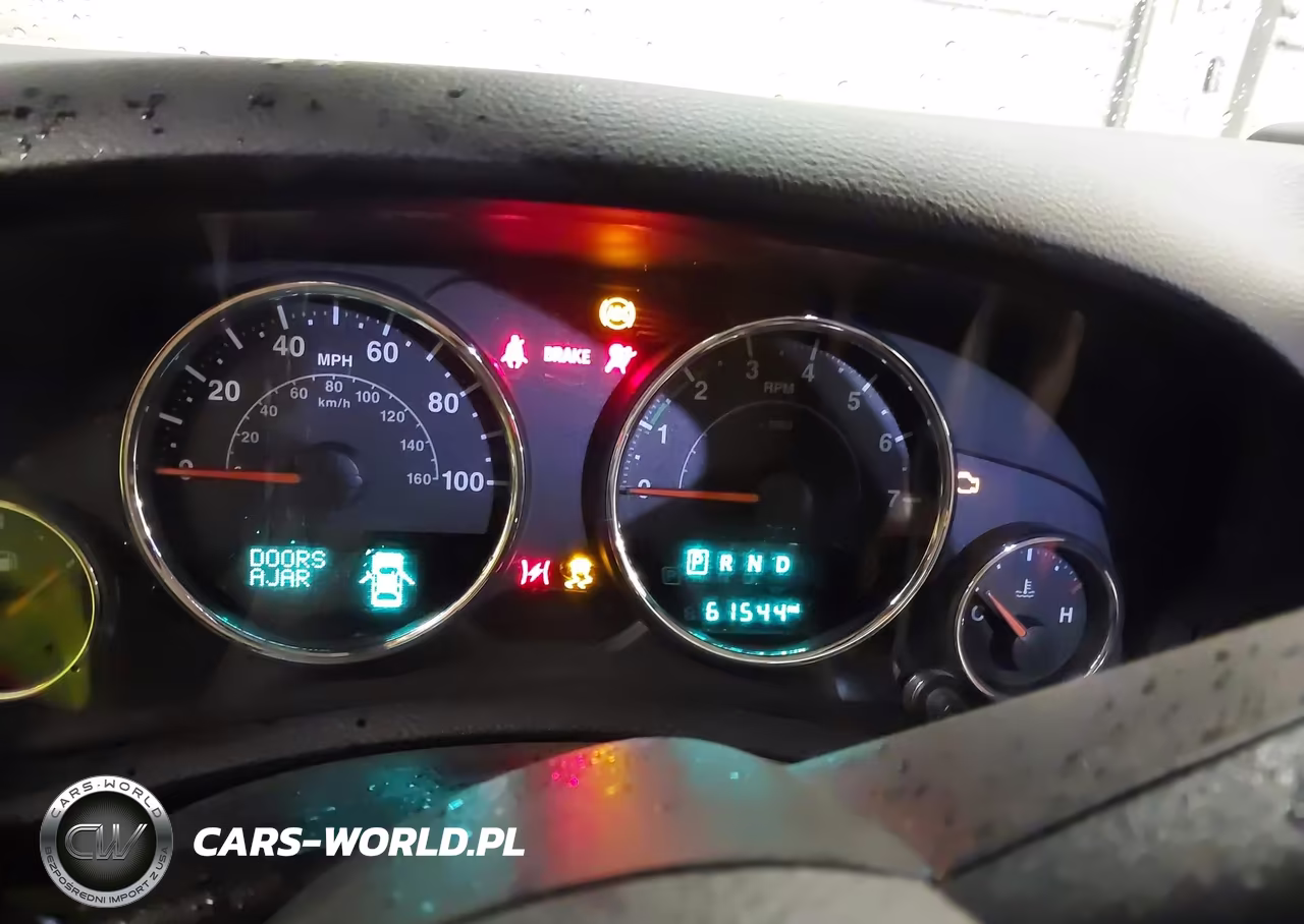 2017 Jeep Wrangler Unlimited Sahara VIN:1C4BJWEG8HL627750 - 7