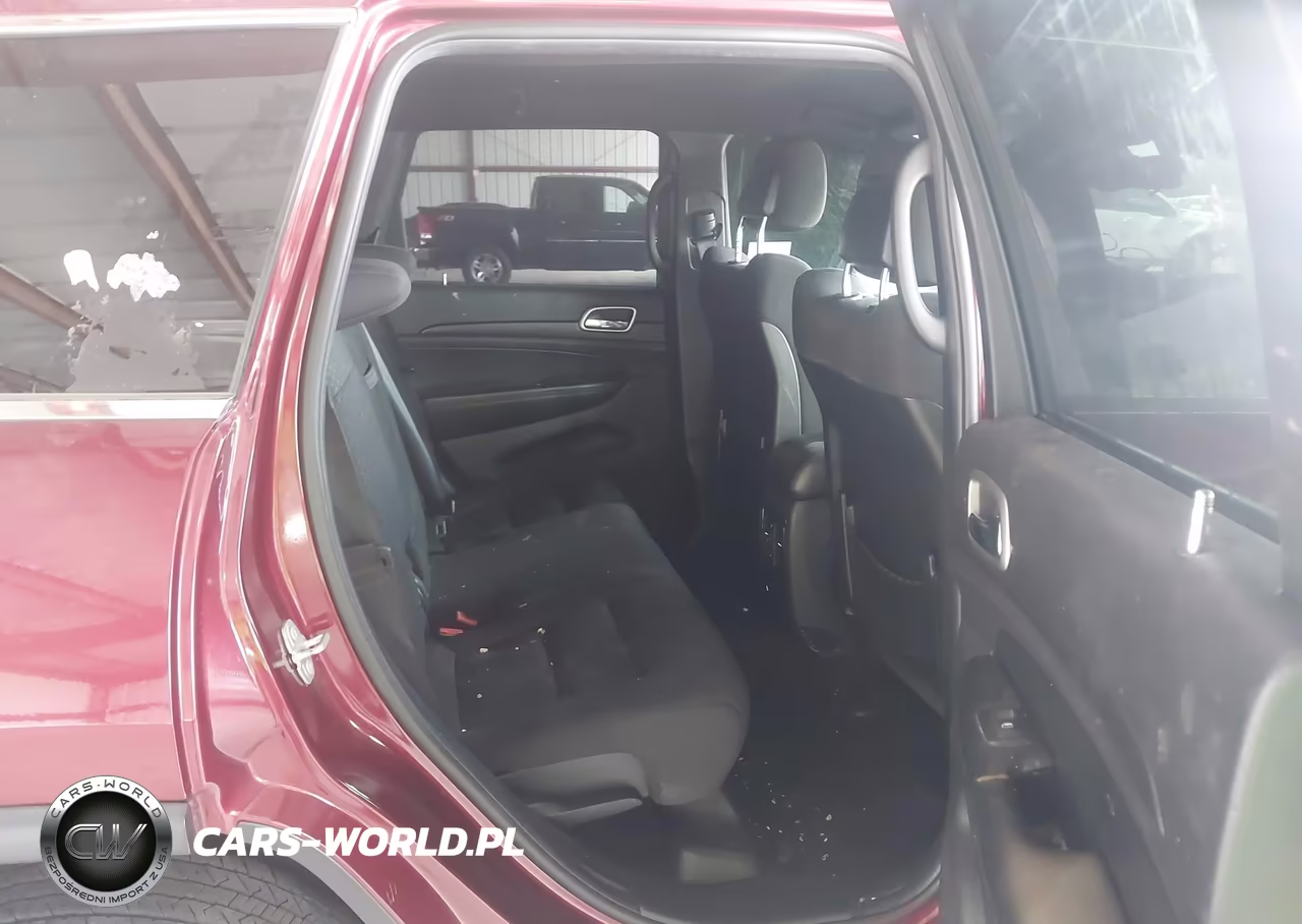 2018 Jeep Grand Cherokee Laredo 4X2 VIN:1C4RJEAG0JC301087 - 8