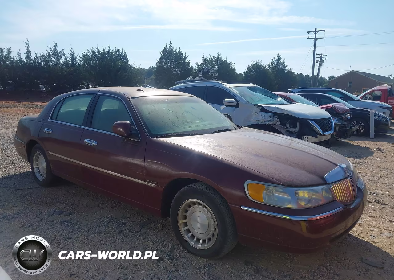 2001 Lincoln Town Car