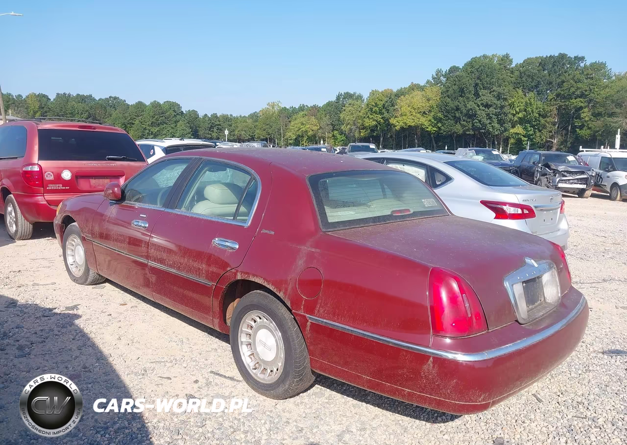 2001 Lincoln Town Car VIN:1LNHM81W91Y724535 - 3