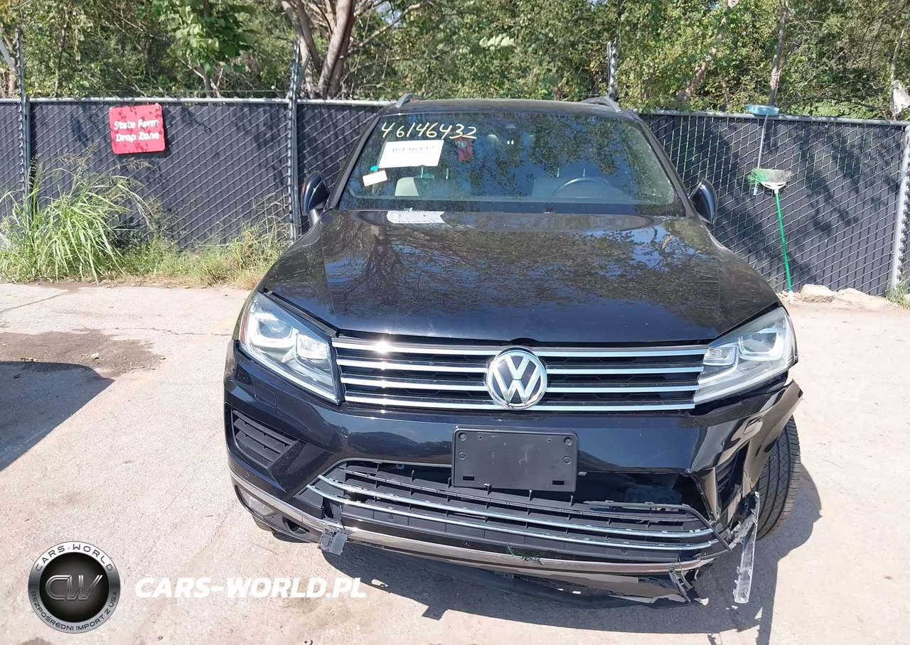 2017 Volkswagen Touareg V6 Wolfsburg Edition VIN:WVGRF7BP3HD003922 - 12