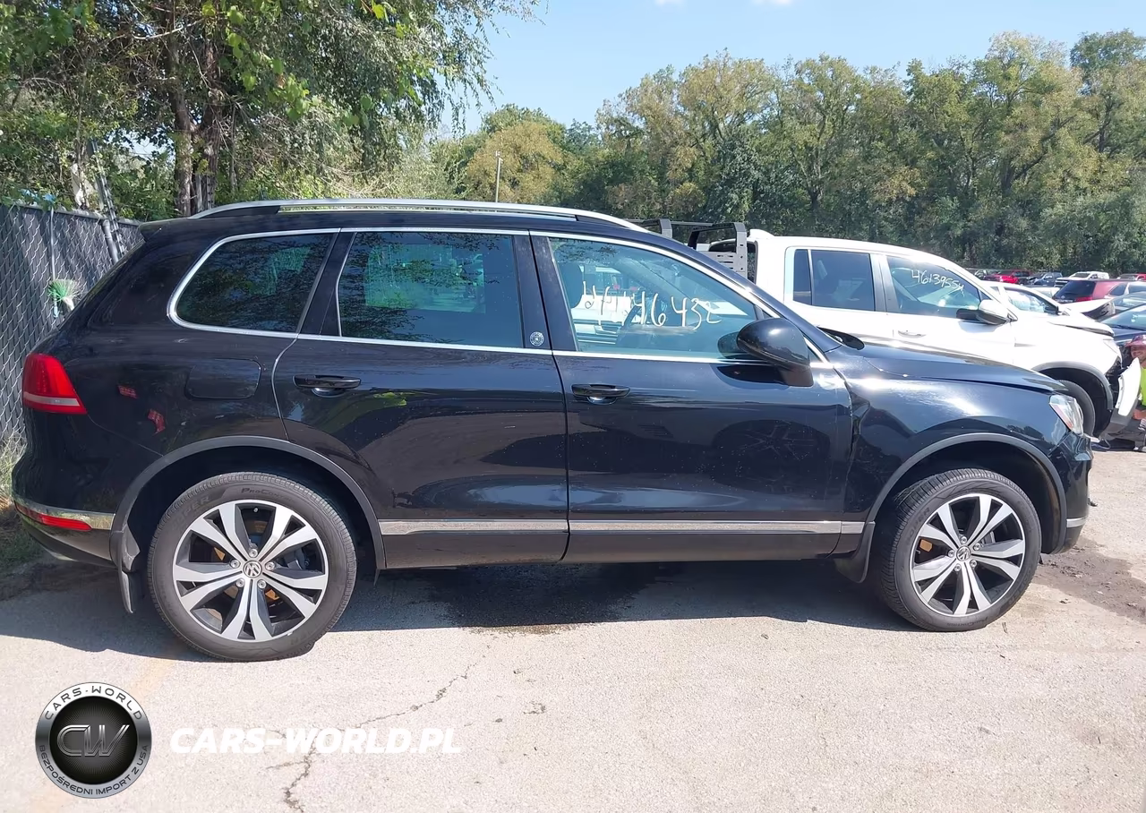 2017 Volkswagen Touareg V6 Wolfsburg Edition VIN:WVGRF7BP3HD003922 - 13