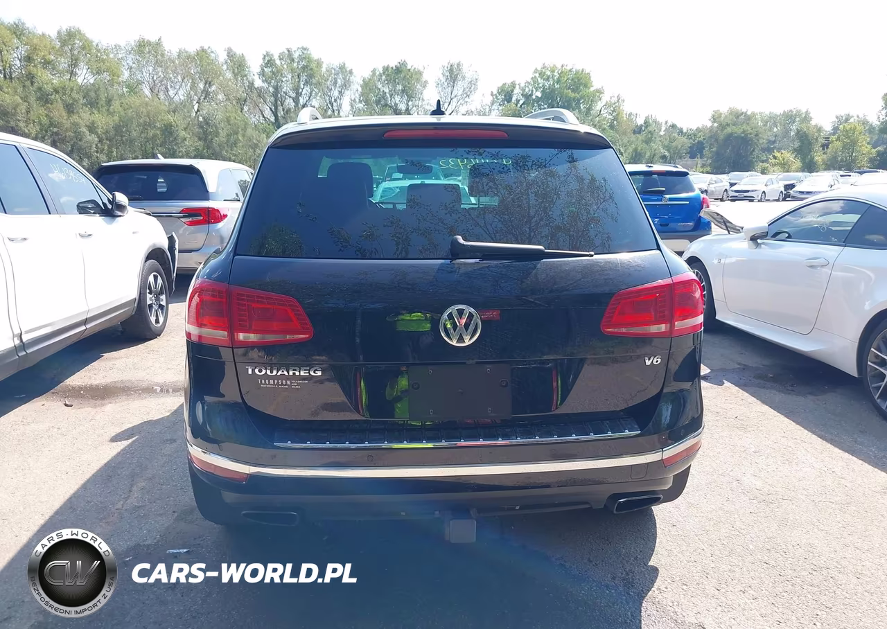 2017 Volkswagen Touareg V6 Wolfsburg Edition VIN:WVGRF7BP3HD003922 - 16