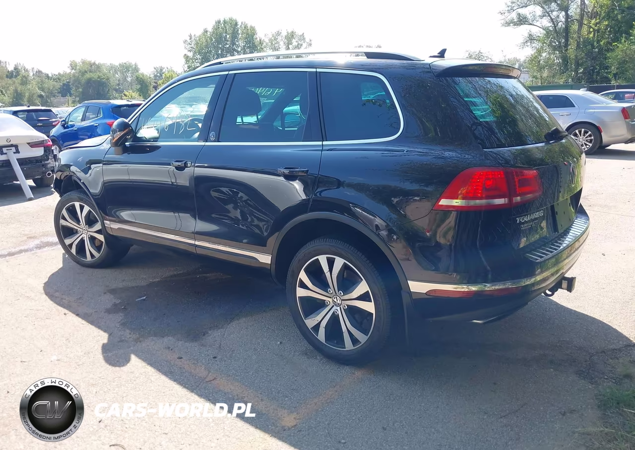 2017 Volkswagen Touareg V6 Wolfsburg Edition VIN:WVGRF7BP3HD003922 - 3
