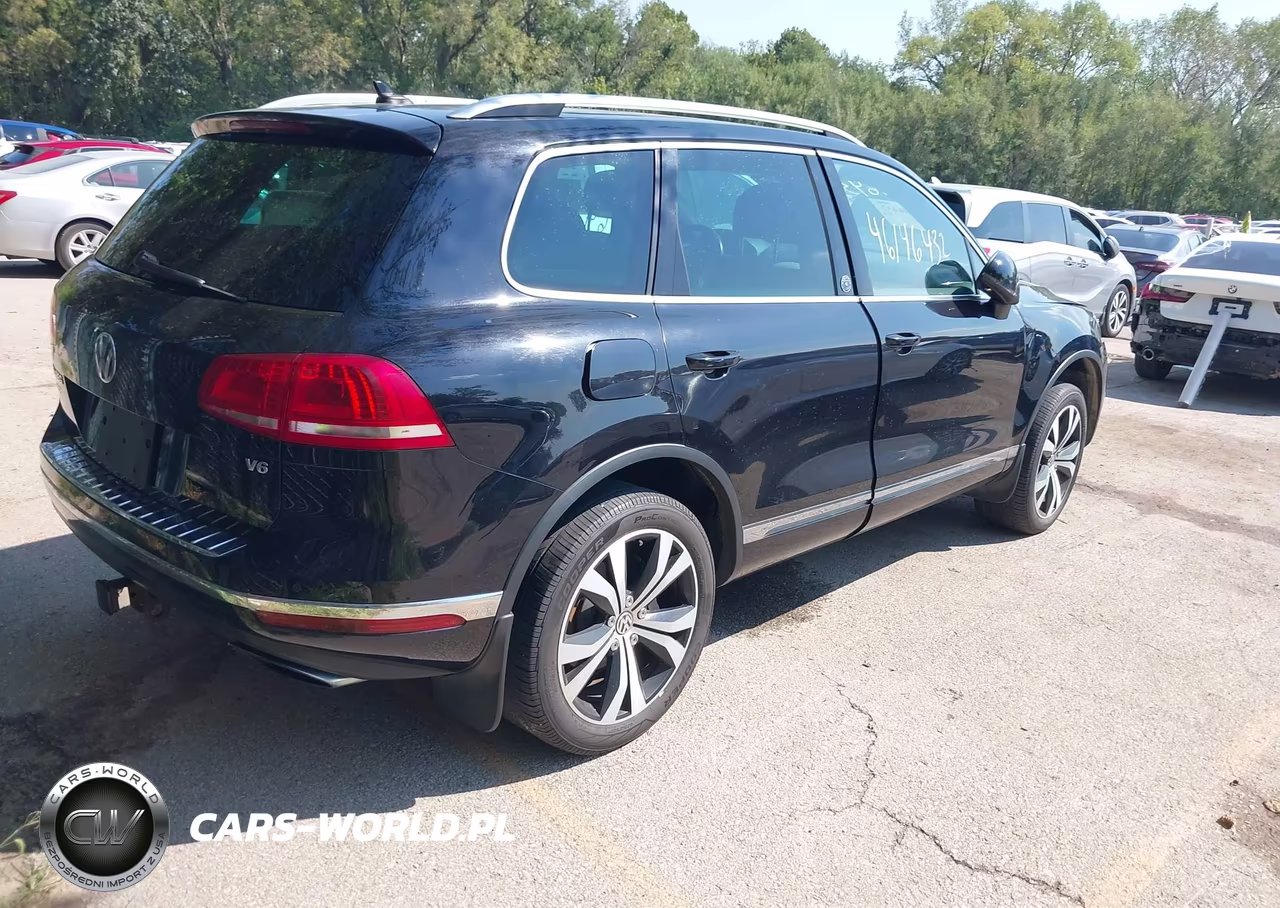 2017 Volkswagen Touareg V6 Wolfsburg Edition VIN:WVGRF7BP3HD003922 - 4