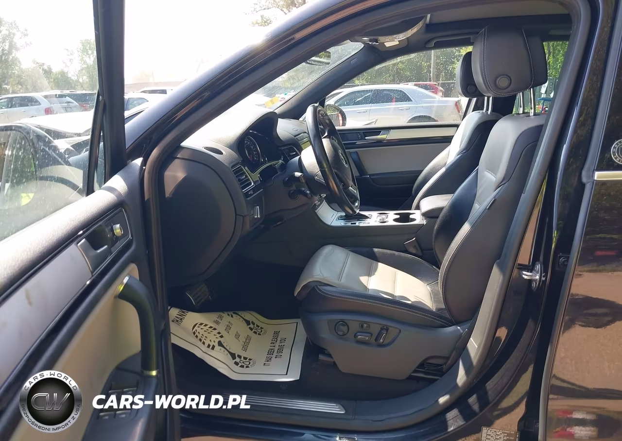 2017 Volkswagen Touareg V6 Wolfsburg Edition VIN:WVGRF7BP3HD003922 - 5