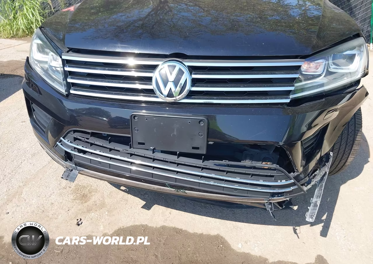 2017 Volkswagen Touareg V6 Wolfsburg Edition VIN:WVGRF7BP3HD003922 - 6