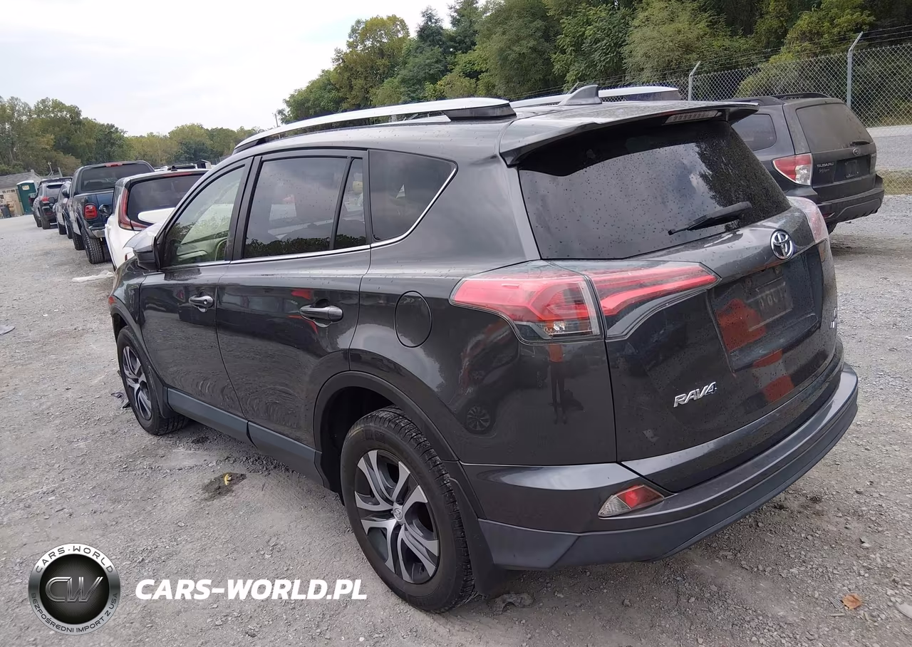2017 Toyota Rav4 Le VIN:JTMBFREV0HJ136912 - 3