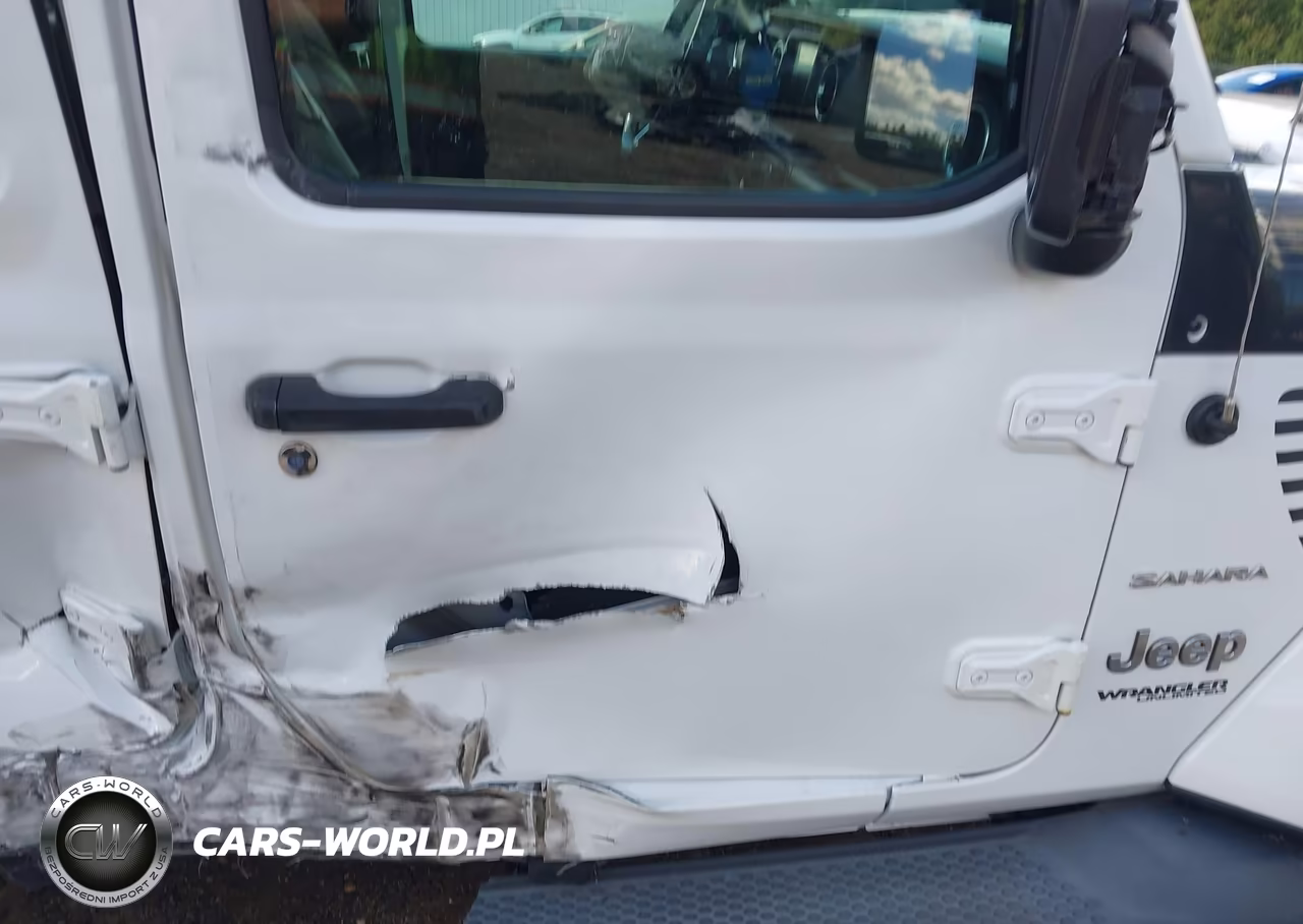 2018 Jeep Wrangler Unlimited Sahara 4X4 VIN:1C4HJXEG0JW149215 - 19