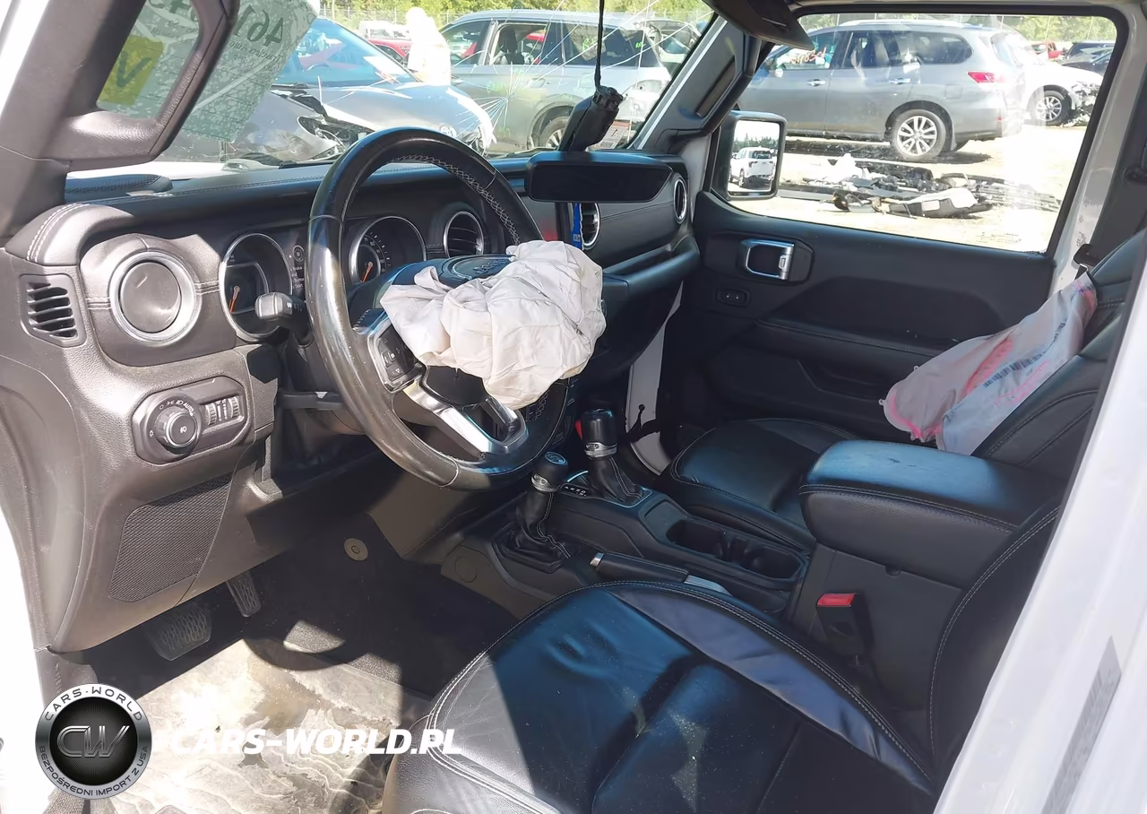 2018 Jeep Wrangler Unlimited Sahara 4X4 VIN:1C4HJXEG0JW149215 - 5