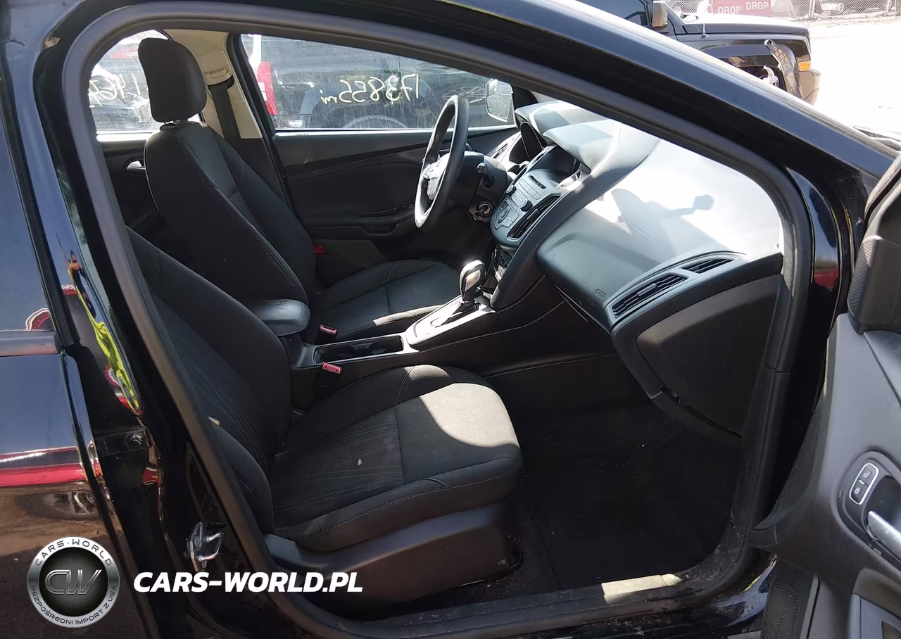 2016 Ford Focus Se VIN:1FADP3K24GL220222 - 5