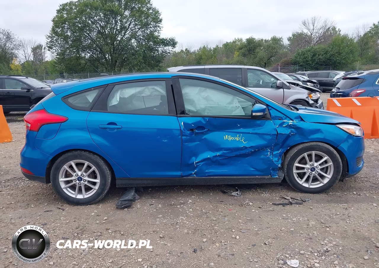 2016 Ford Focus Se VIN:1FADP3K21GL253968 - 13