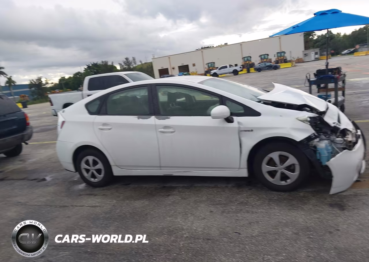 2013 Toyota Prius Two VIN:JTDKN3DU7D1620160 - 13
