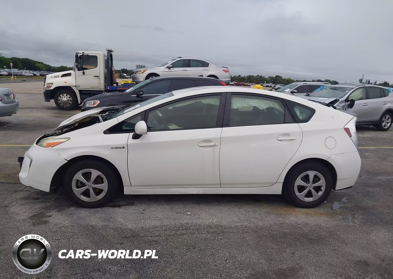 2013 Toyota Prius Two VIN:JTDKN3DU7D1620160 - 14