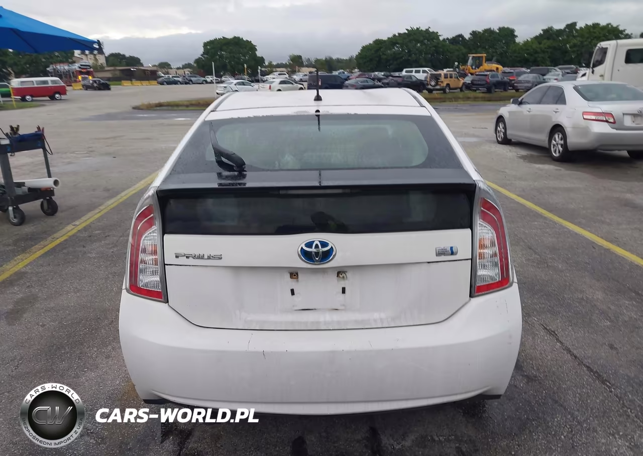2013 Toyota Prius Two VIN:JTDKN3DU7D1620160 - 16