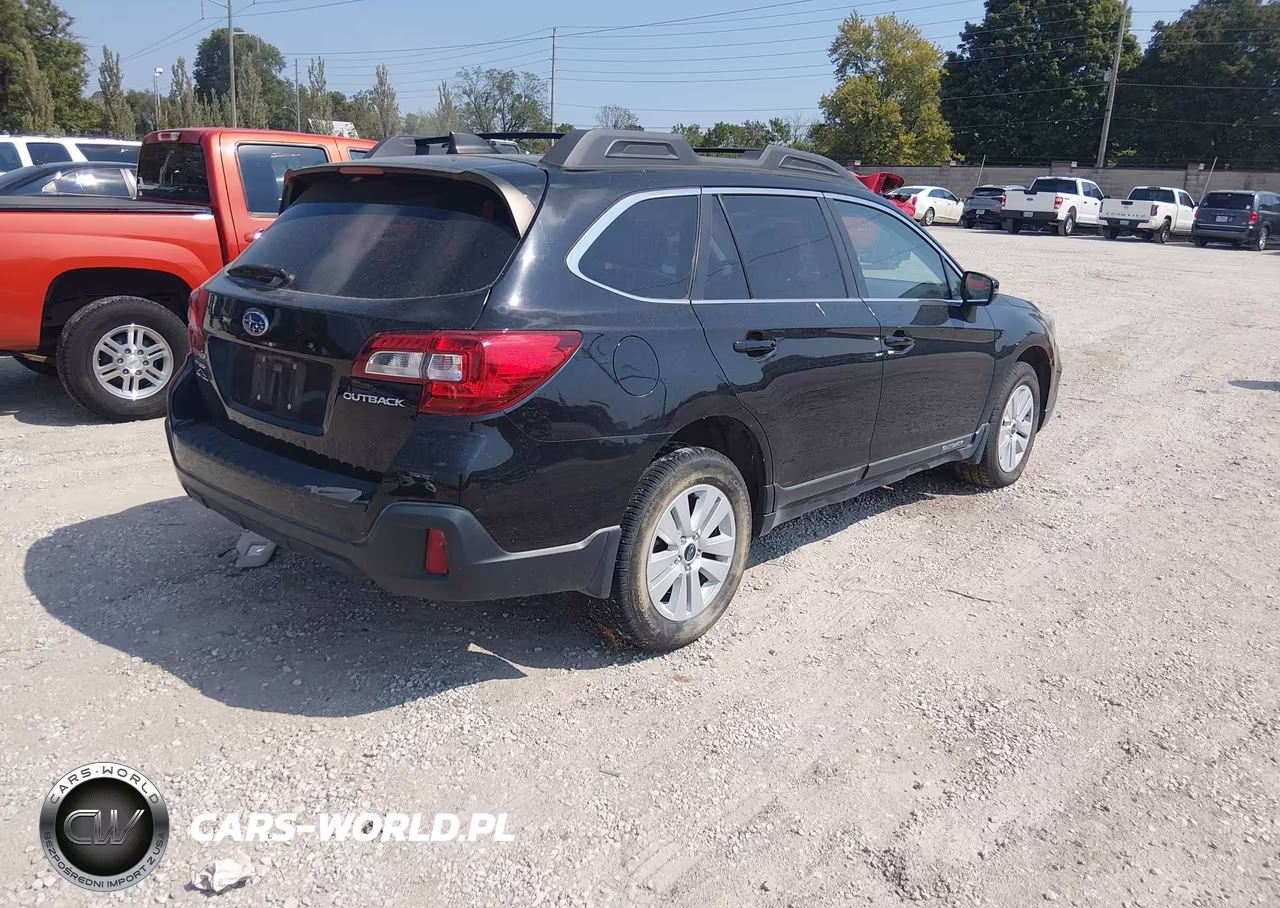 2018 Subaru Outback 2.5I Premium VIN:4S4BSAFC2J3368508 - 4