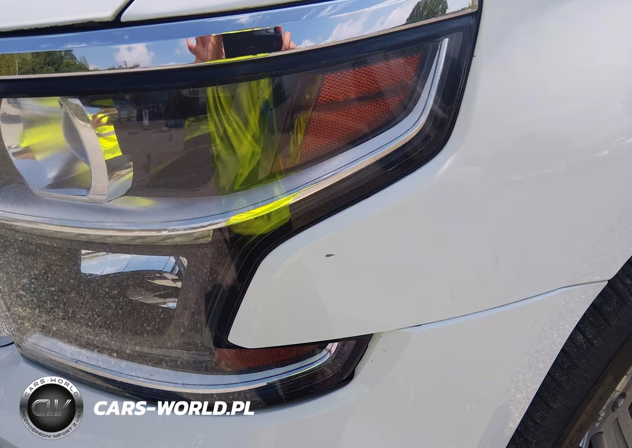 2018 Chevrolet Tahoe Ls VIN:1GNSKAEC2JR336491 - 12