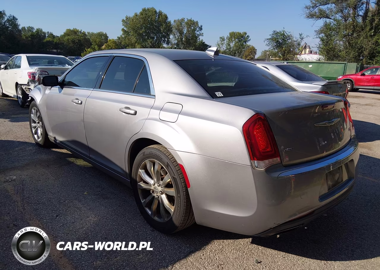2015 Chrysler 300 Limited VIN:2C3CCARG3FH842513 - 3