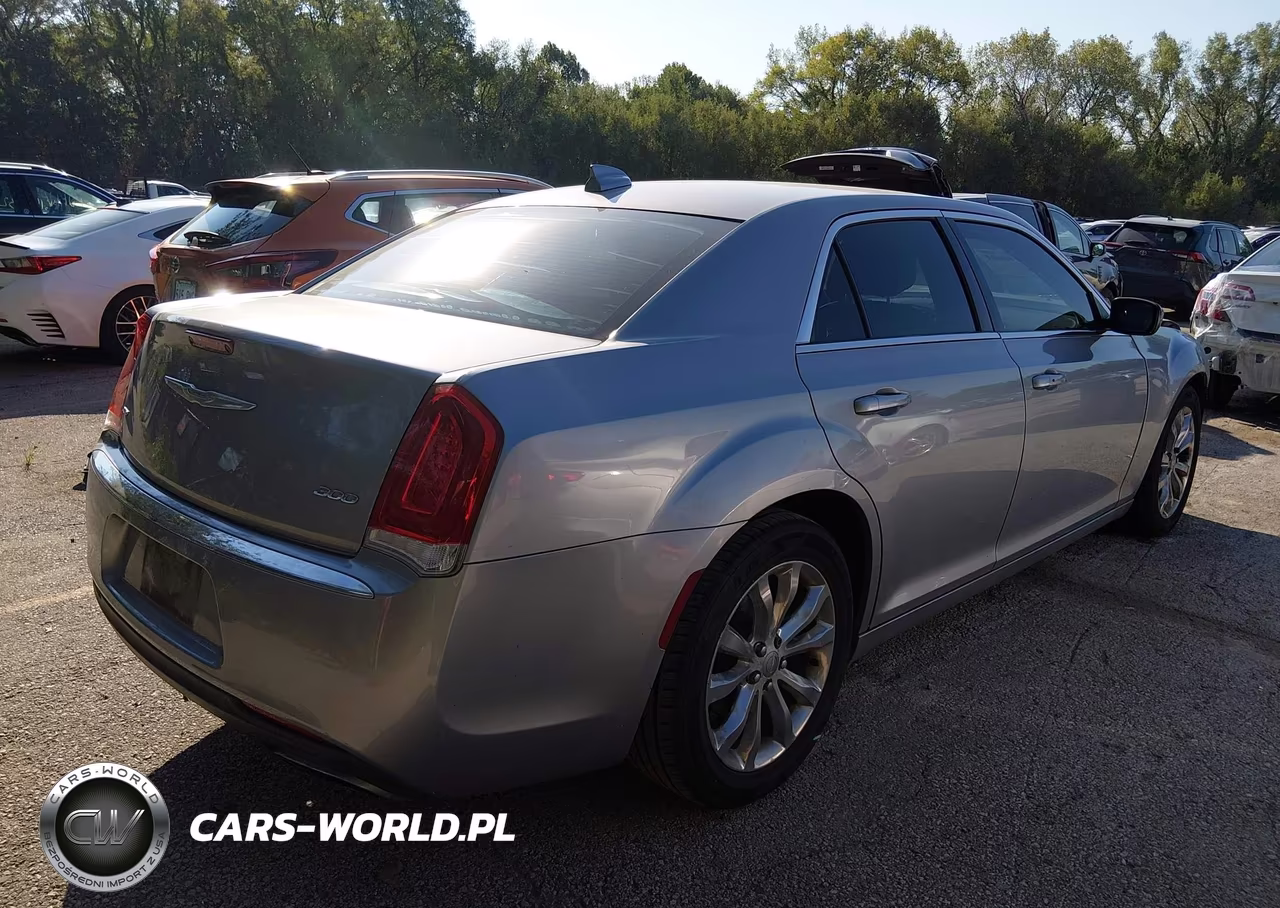 2015 Chrysler 300 Limited VIN:2C3CCARG3FH842513 - 4