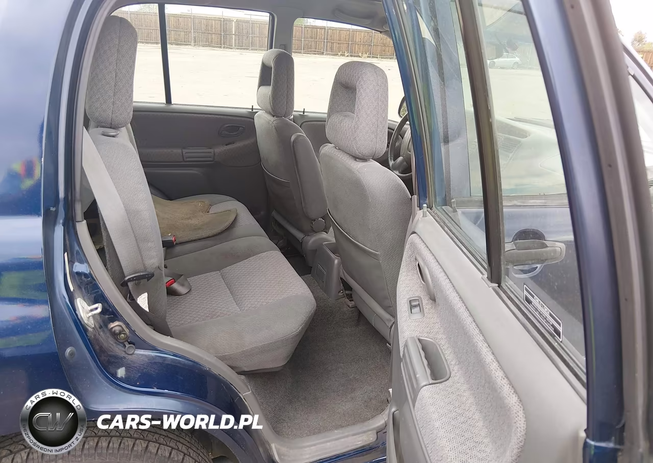 2002 Chevrolet Tracker Hard Top Base VIN:2CNBE13C026905835 - 8