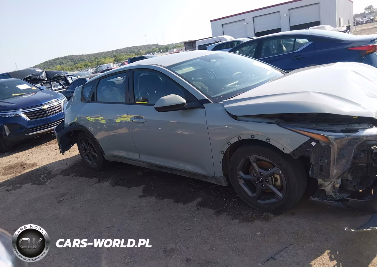 2025 Kia K4 Lxs VIN:3KPFT4DE4SE009115 - 13