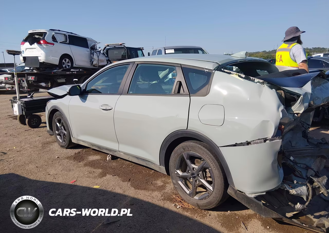 2025 Kia K4 Lxs VIN:3KPFT4DE4SE009115 - 14