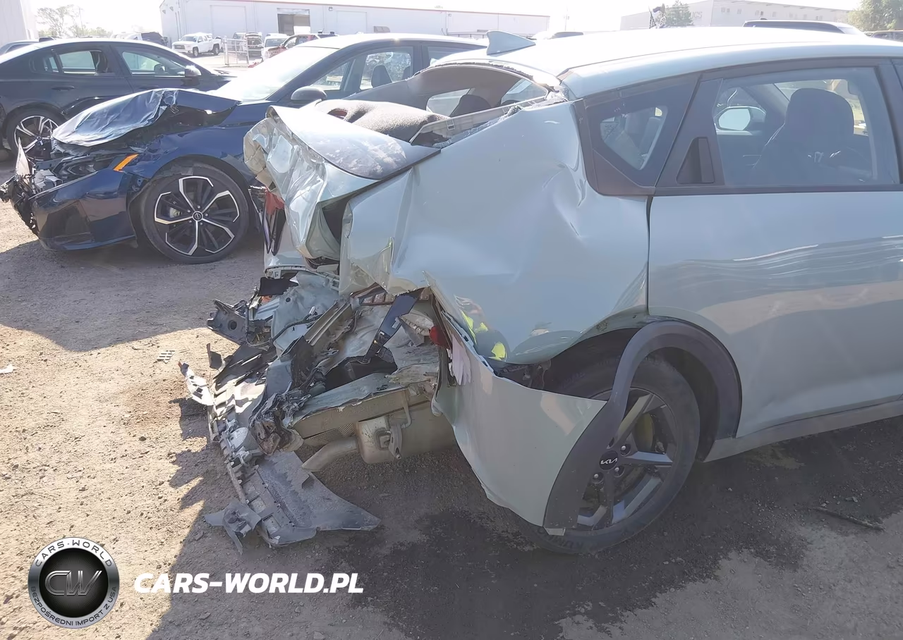 2025 Kia K4 Lxs VIN:3KPFT4DE4SE009115 - 18
