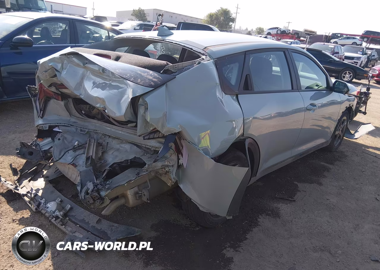 2025 Kia K4 Lxs VIN:3KPFT4DE4SE009115 - 4