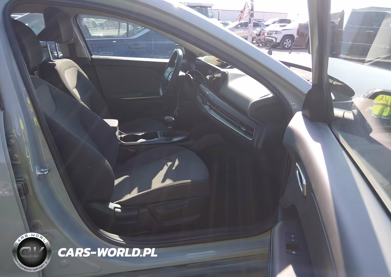 2025 Kia K4 Lxs VIN:3KPFT4DE4SE009115 - 5